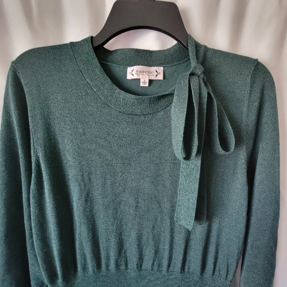 Elegant Green Knit Dress - Picture 3 of 11